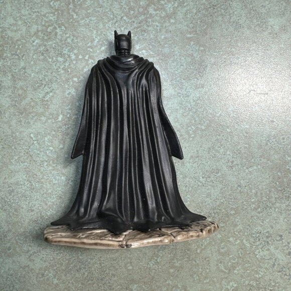 Batman Dark Knight 4" Action Figure Black Gold Belt DC Comics Schleich 2015 - Picture 2 of 3